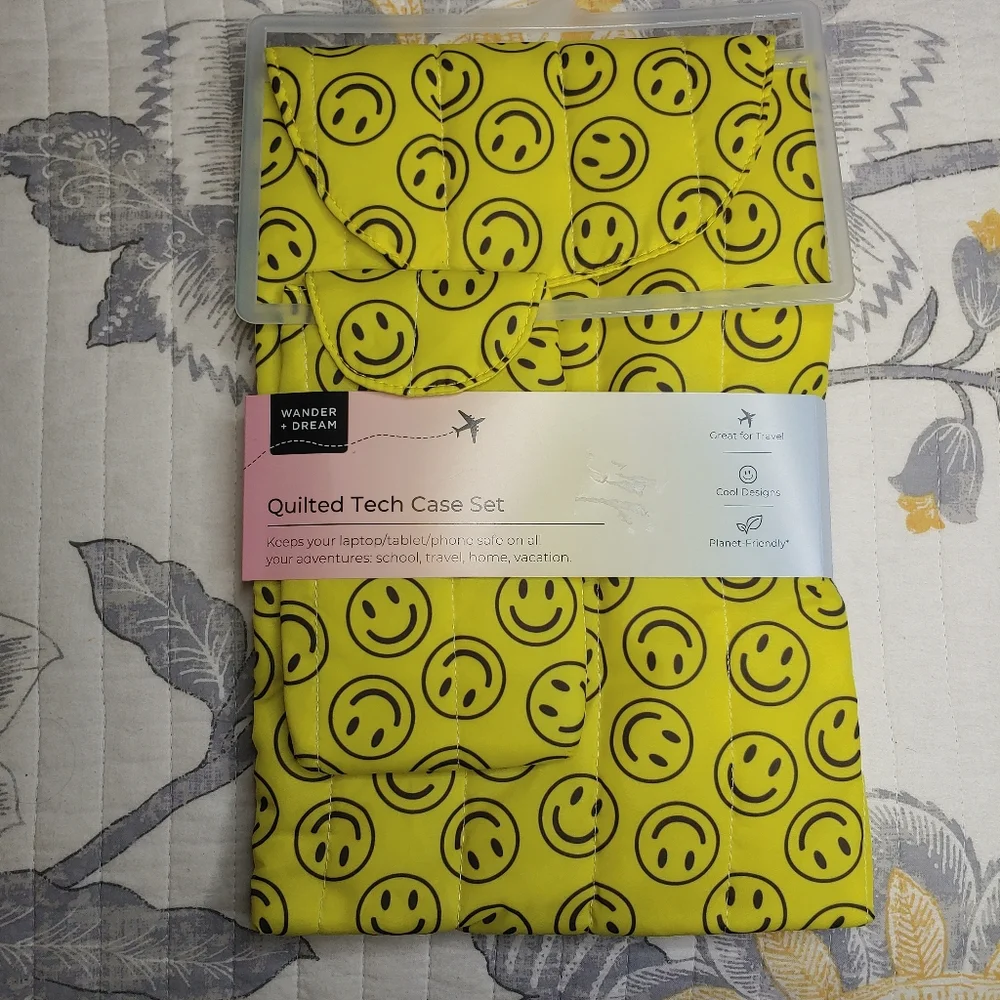 Smiley Face Quilted Tech / Laptop Case